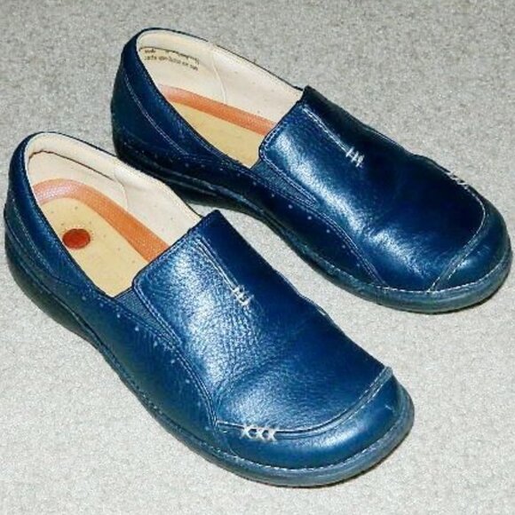 Women's CLARKS Structured Loafers Size 8 Medium Navy Blue Leather Slip-Ons - Picture 1 of 12